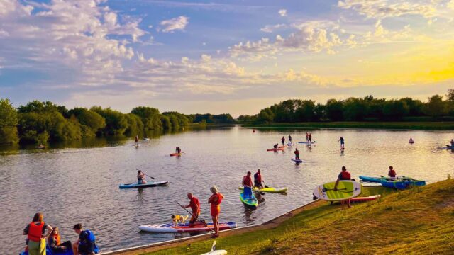 Paddle boarders Frisby Lakes