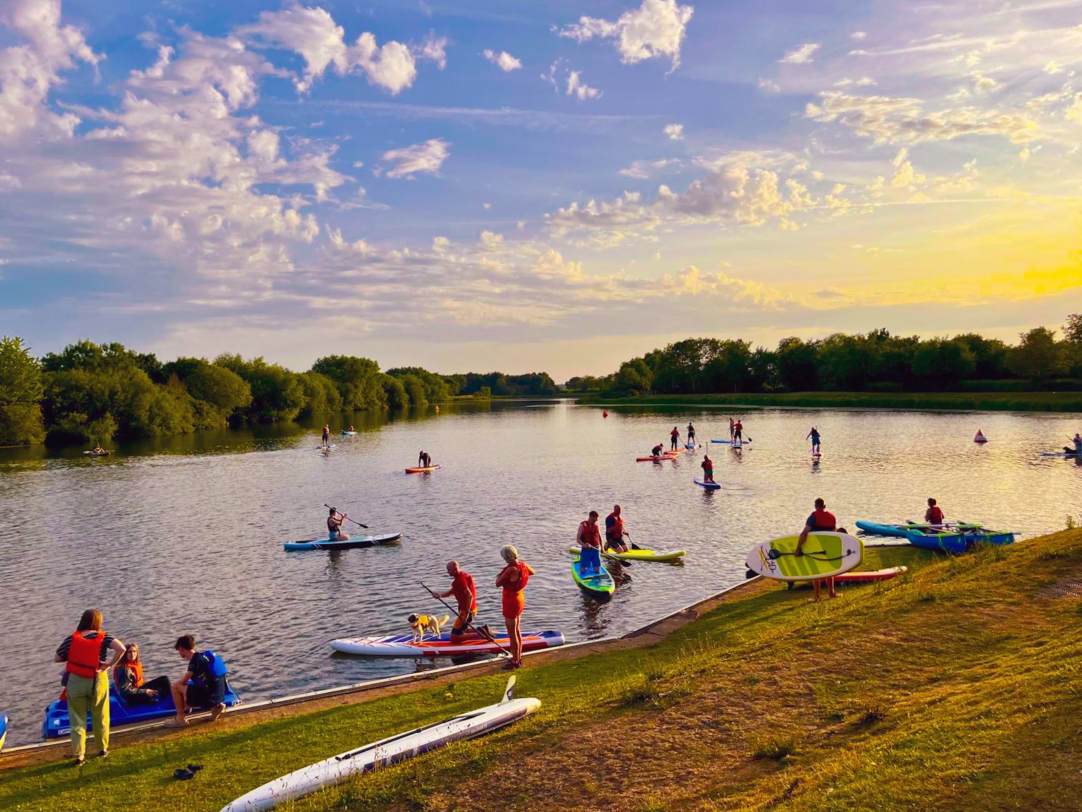 Paddle boarders Frisby Lakes