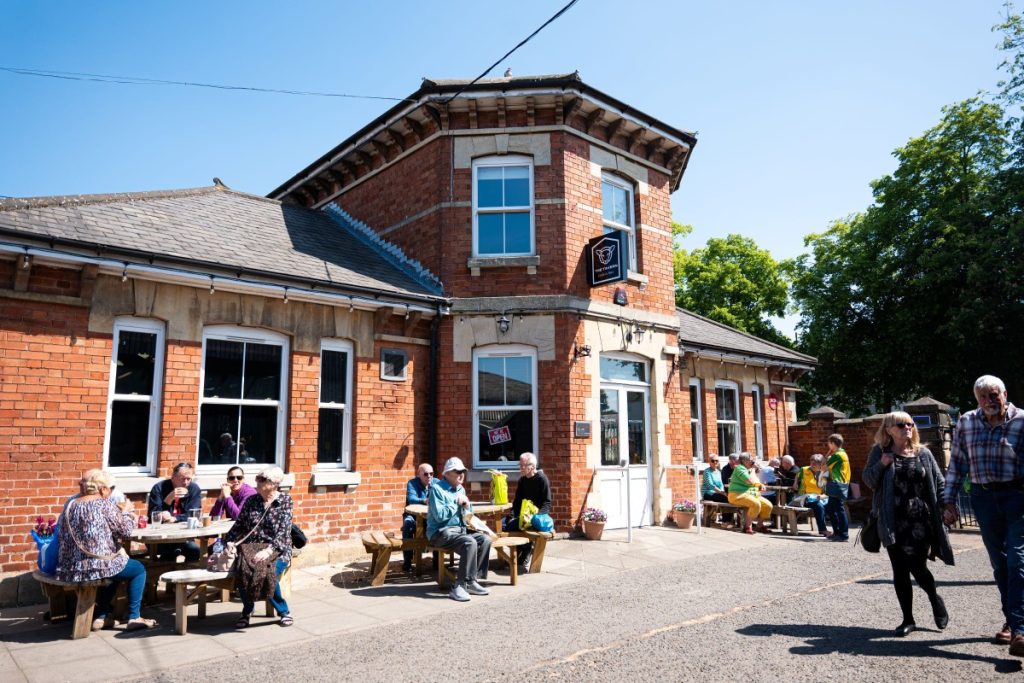 The Tavern Cafe and Bar