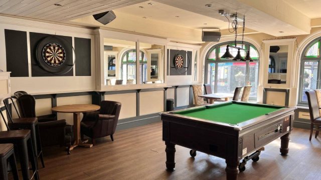 White Lion – pool table