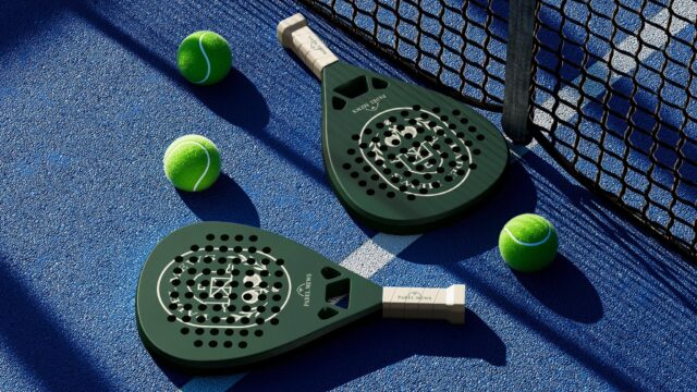 Padel bats and 3 balls on a padel court